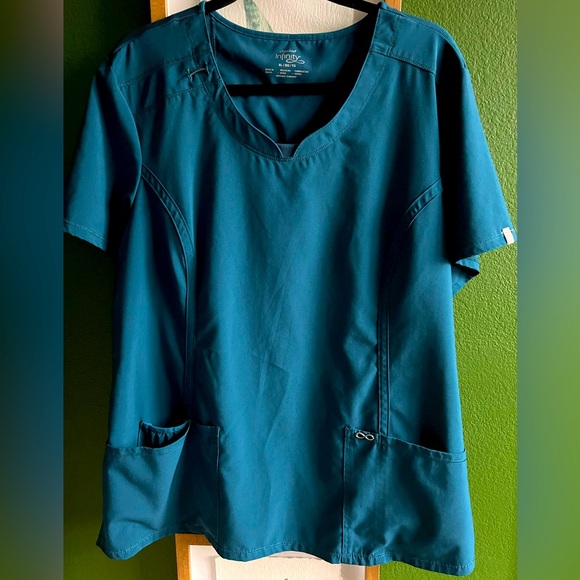 Cherokee Infinity scrub top xl in teal . - Picture 1 of 4